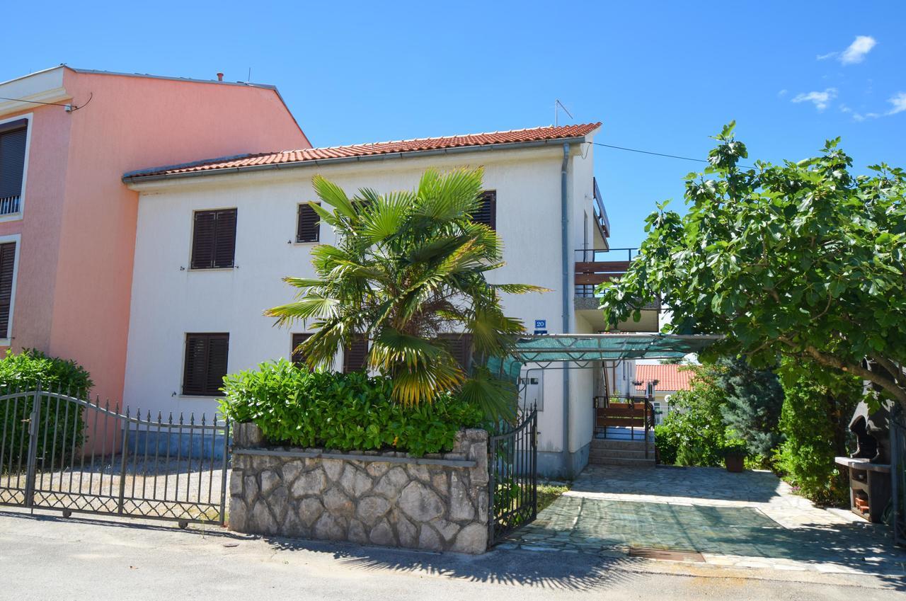Apartments Vera Малинска Екстериор снимка